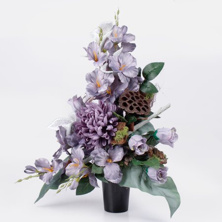 Flower arrangement for a vase