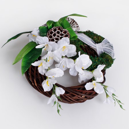Flower arrangement on a wreath